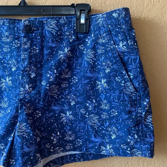 GAP Summer Kaki Shorts Mid-rise SIZE 14 - Picture 2 of 3